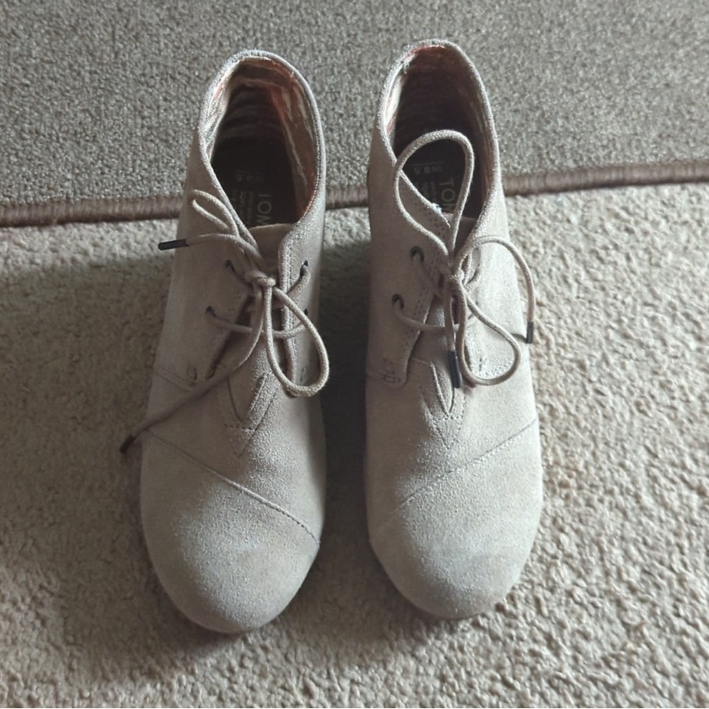 Tom’s Suede wedge booties